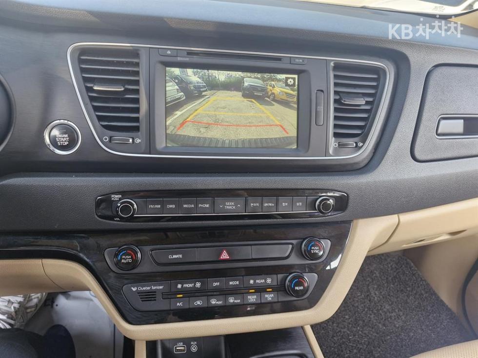 Kia Carnival — miniaturë 9
