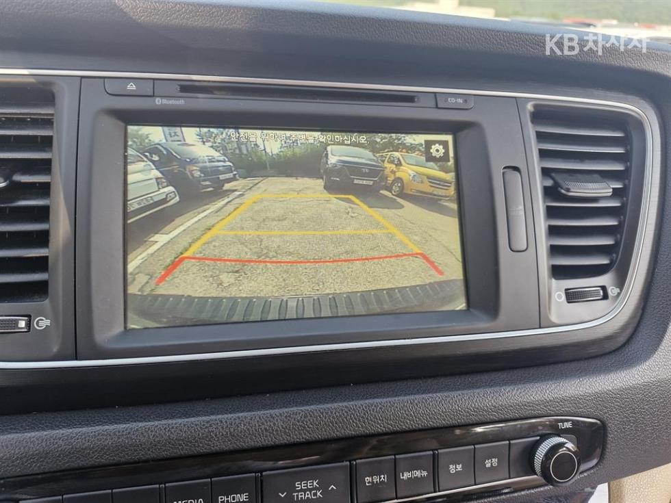 Kia Carnival — miniaturë 10