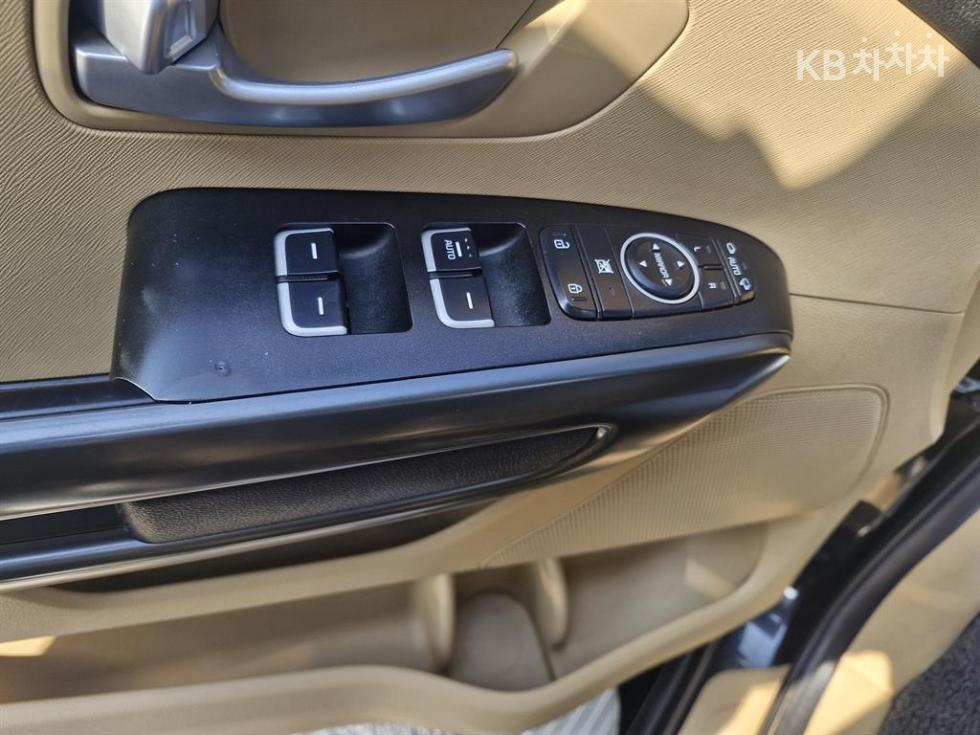 Kia Carnival — miniaturë 12