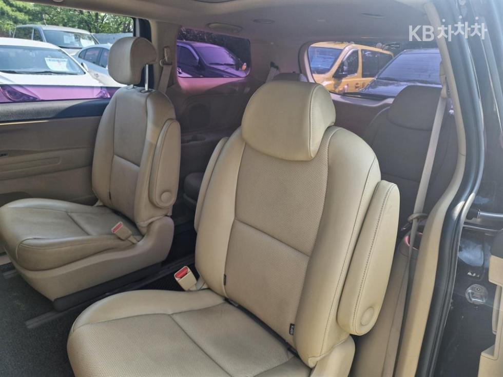 Kia Carnival — miniaturë 13