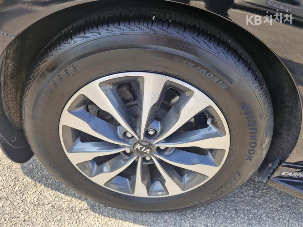 Kia Carnival — miniaturë 15