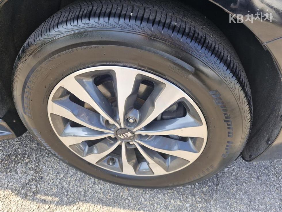 Kia Carnival — miniaturë 16