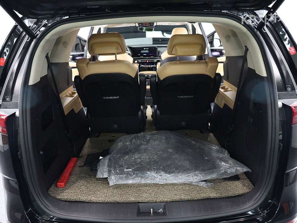 Kia Carnival — miniaturë 5