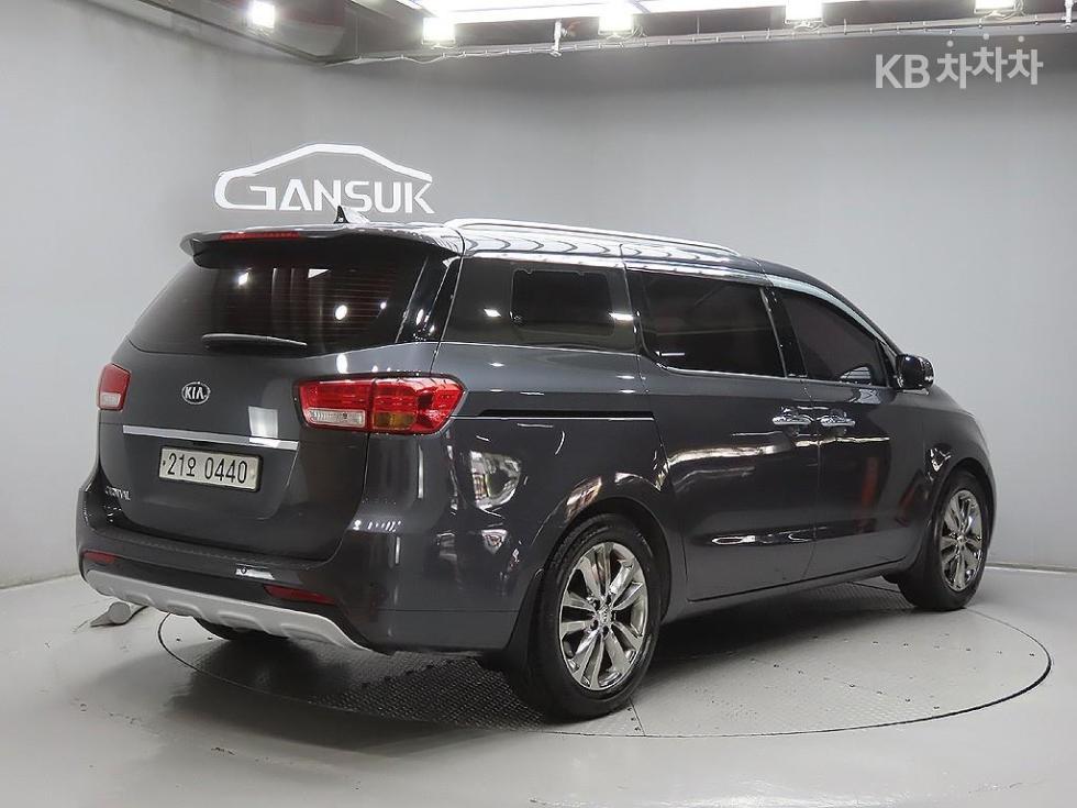 Kia Carnival — miniaturë 4