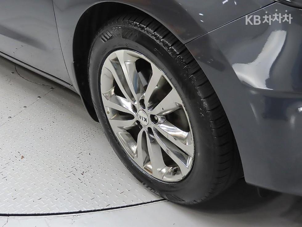 Kia Carnival — miniaturë 5