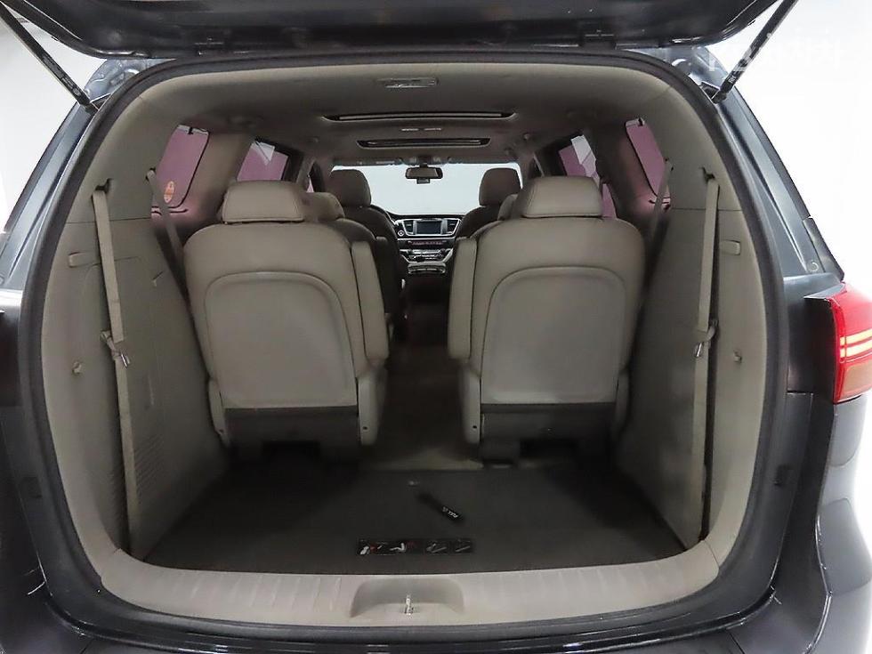Kia Carnival — miniaturë 8