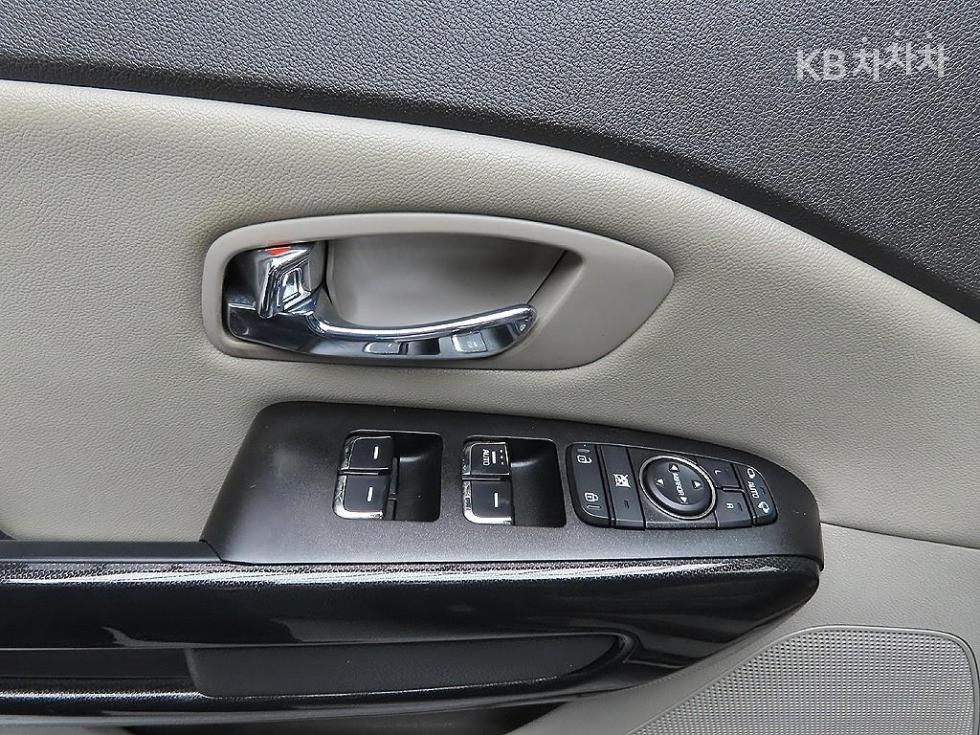 Kia Carnival — miniaturë 11