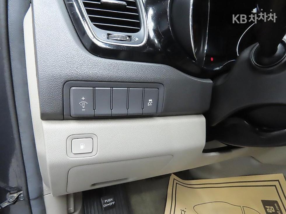 Kia Carnival — miniaturë 12