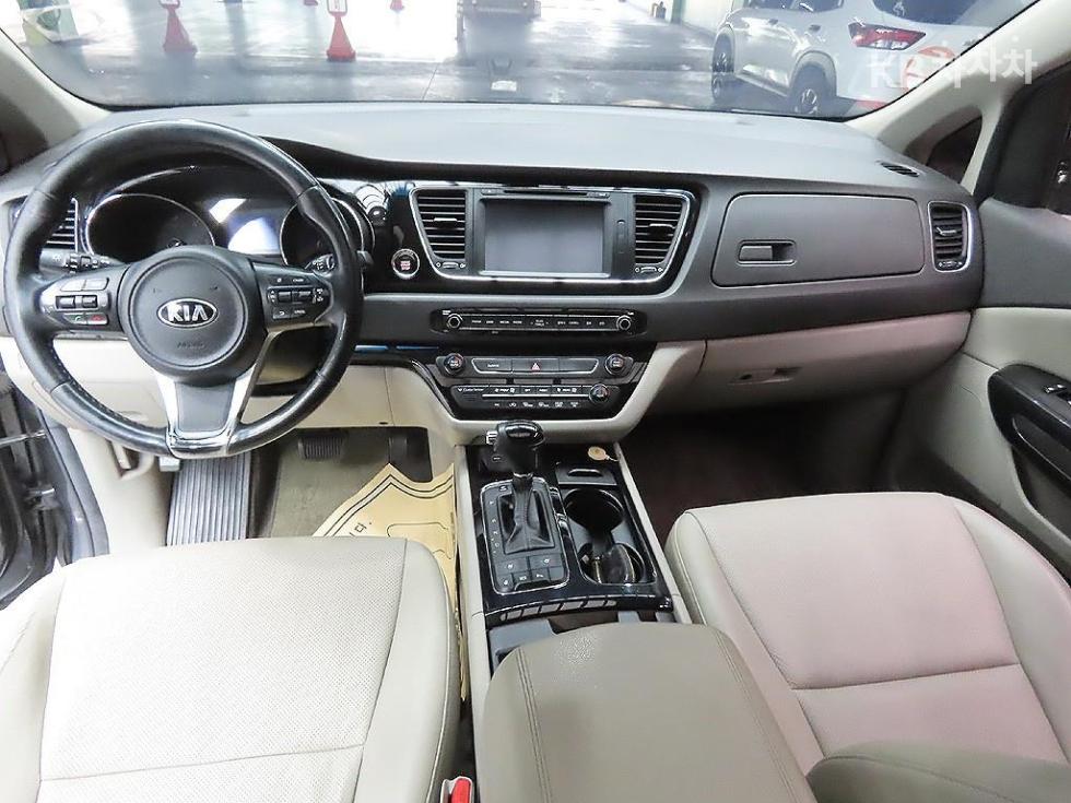 Kia Carnival — miniaturë 13