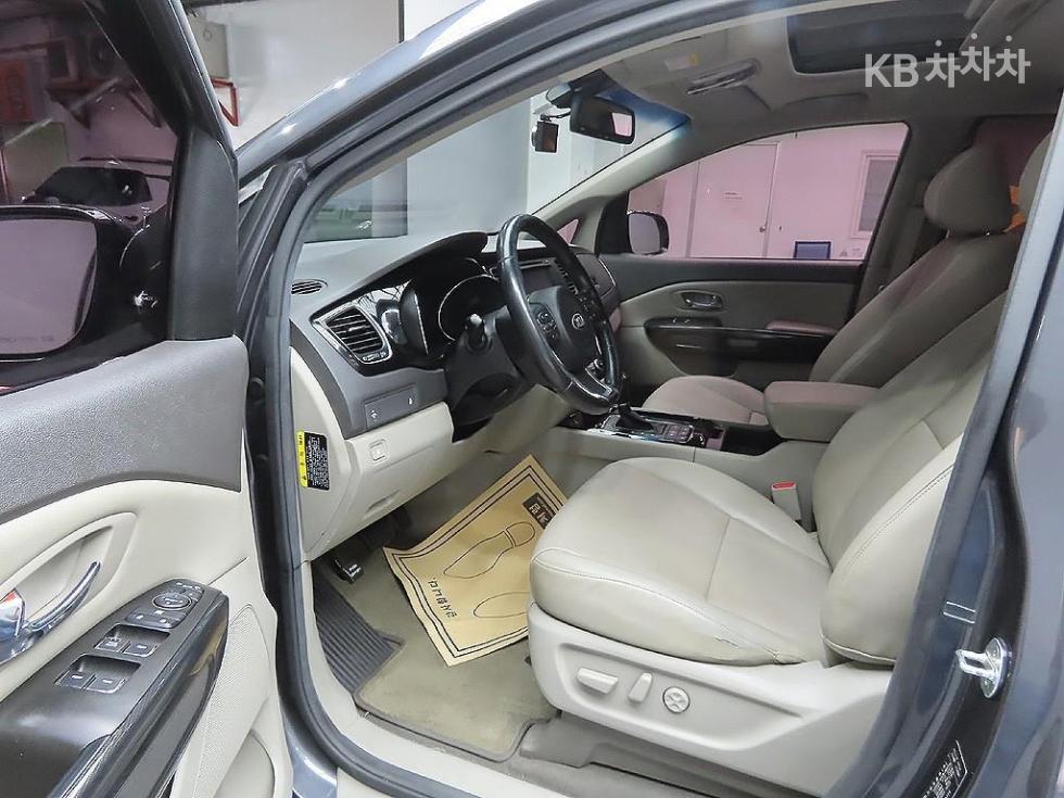 Kia Carnival — miniaturë 14