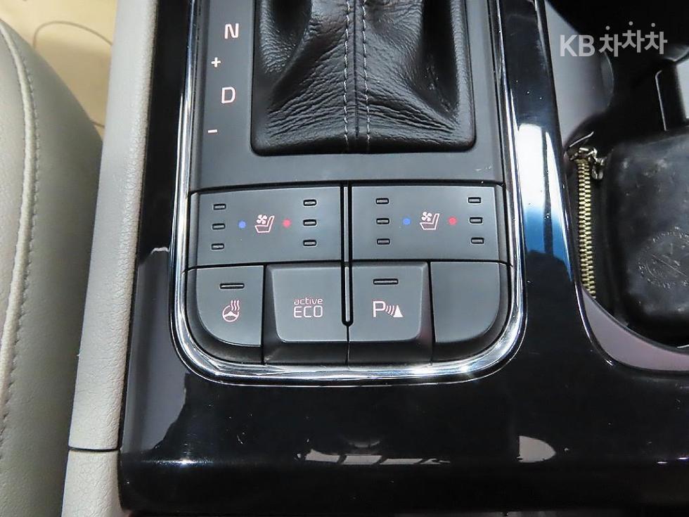 Kia Carnival — miniaturë 16