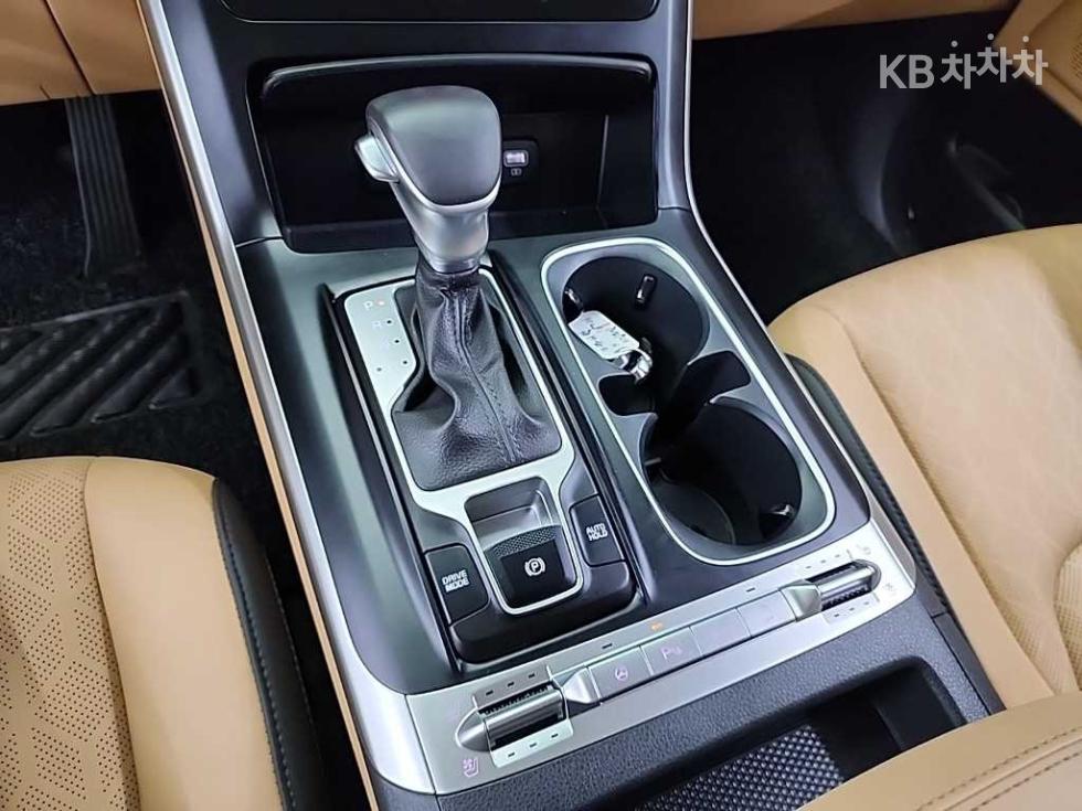 Kia Carnival — miniaturë 8