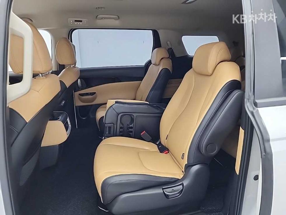 Kia Carnival — miniaturë 12
