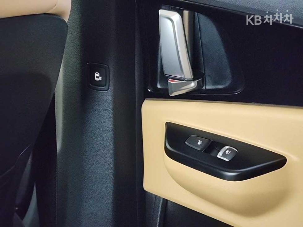 Kia Carnival — miniaturë 13