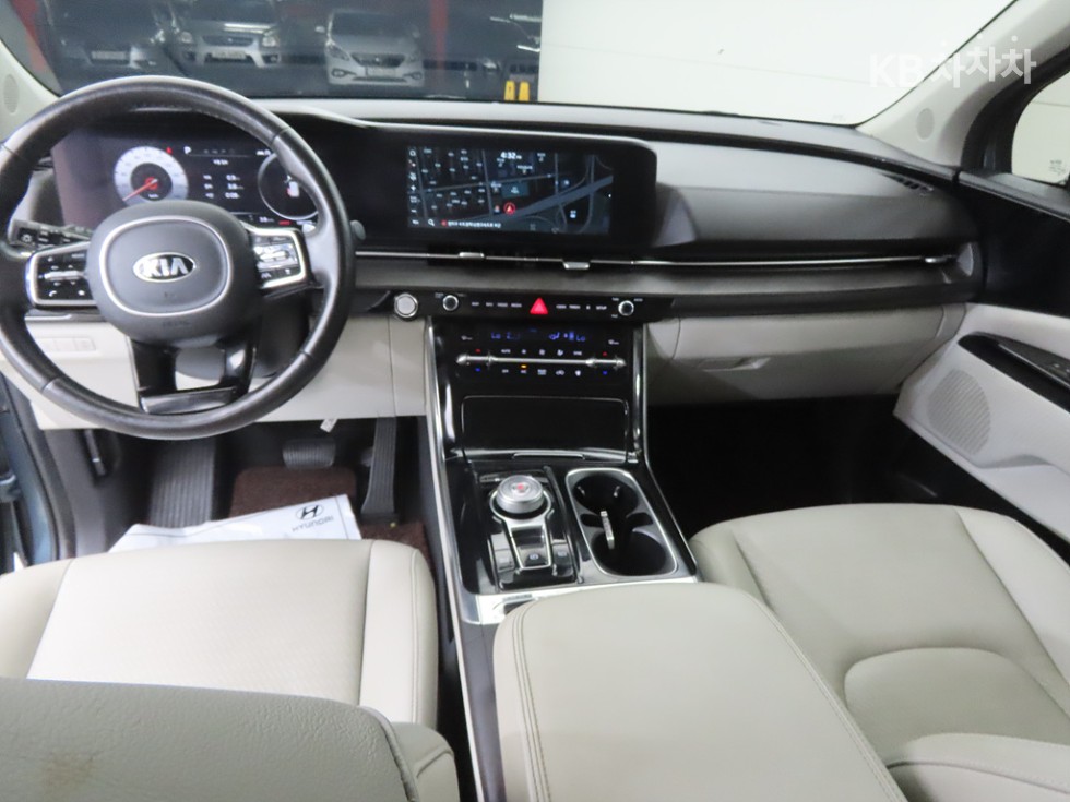 Kia Carnival — miniaturë 7