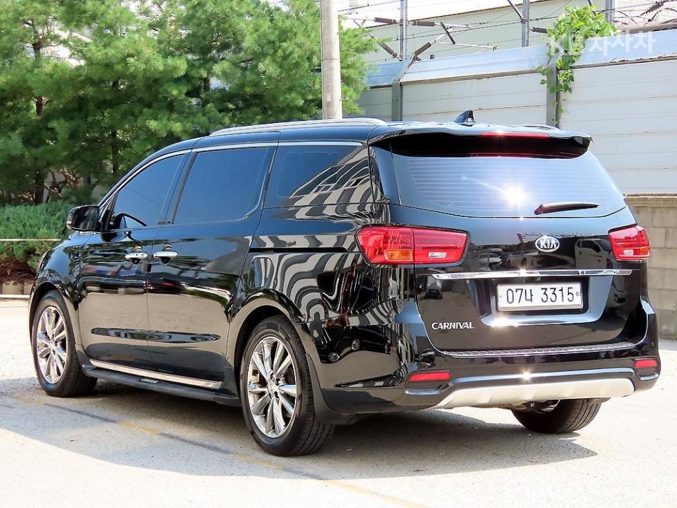 Kia Carnival — miniaturë 3