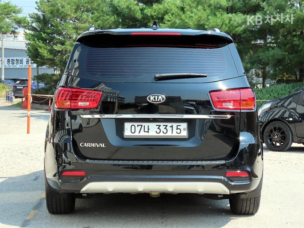 Kia Carnival — miniaturë 4