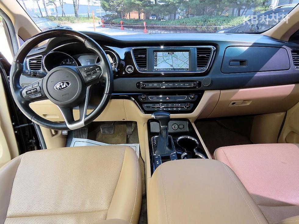 Kia Carnival — miniaturë 7
