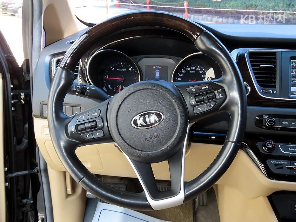 Kia Carnival — miniaturë 8
