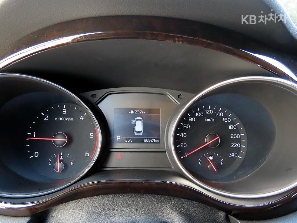 Kia Carnival — miniaturë 9