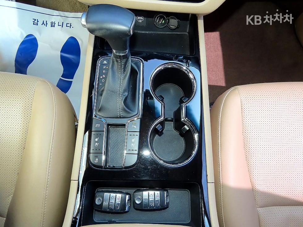 Kia Carnival — miniaturë 10