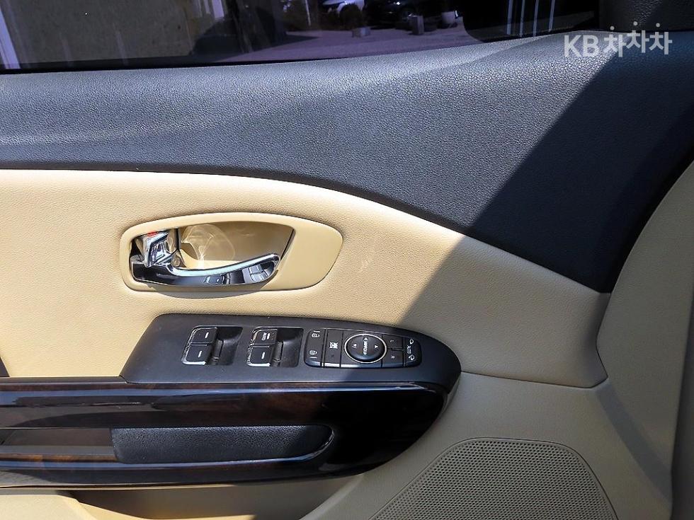 Kia Carnival — miniaturë 11