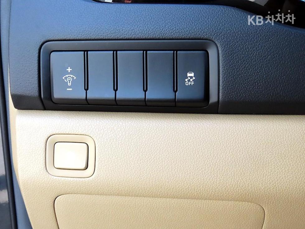Kia Carnival — miniaturë 12