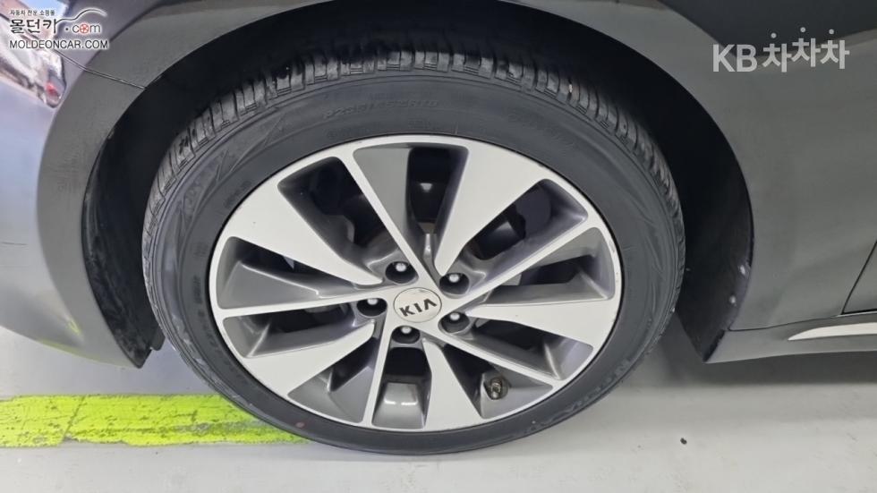 Kia K5 — miniaturë 6