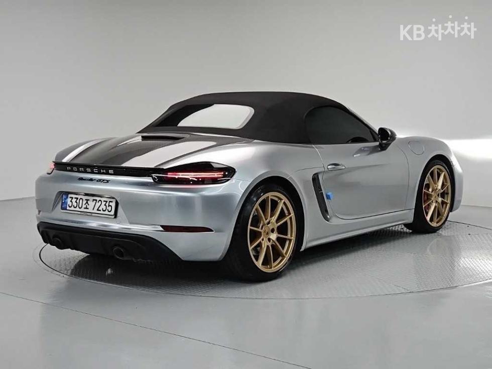 2021 Porsche 718 photo