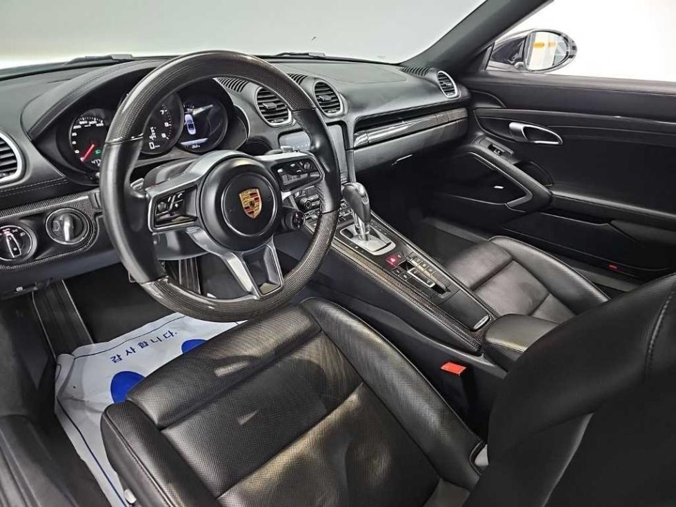 2021 Porsche 718 photo