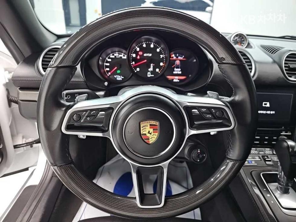 2021 Porsche 718 photo