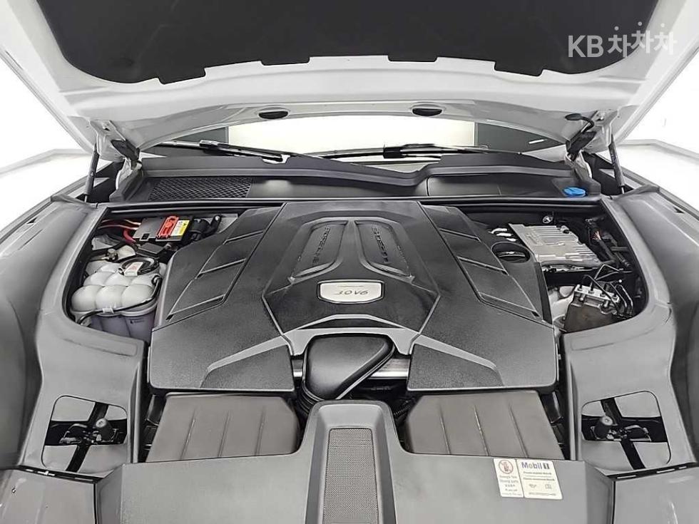 2022 Porsche (9Y0) photo