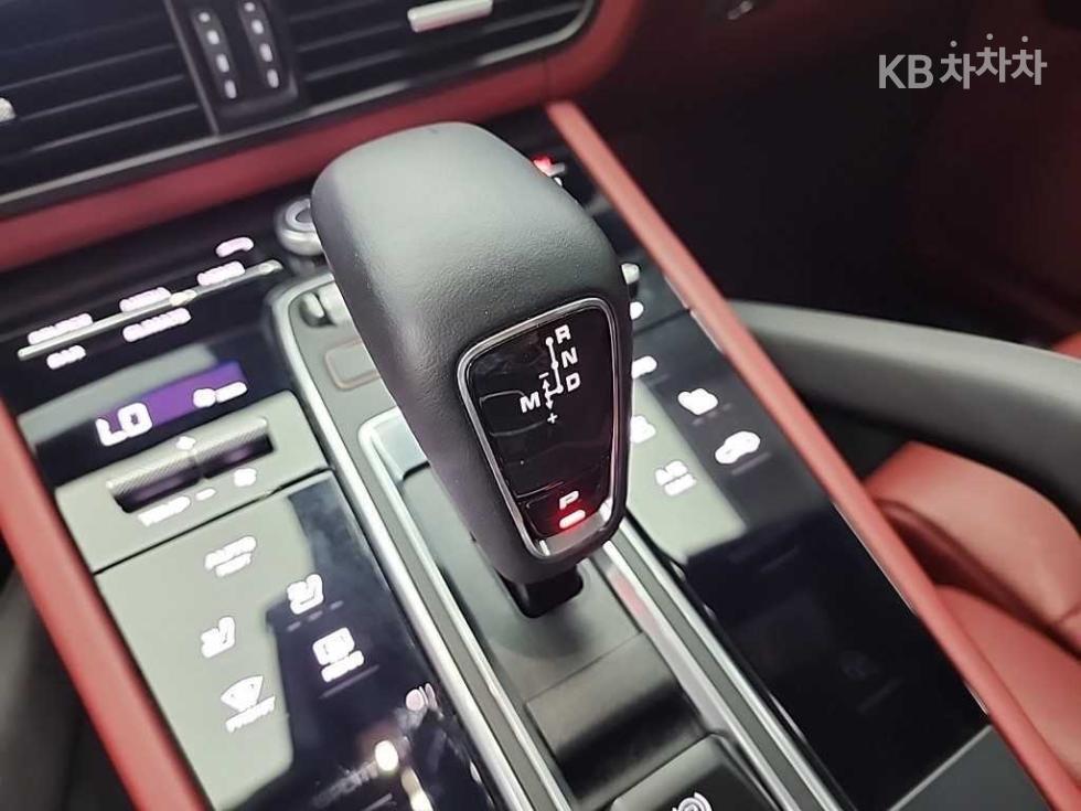 2022 Porsche (9Y0) photo