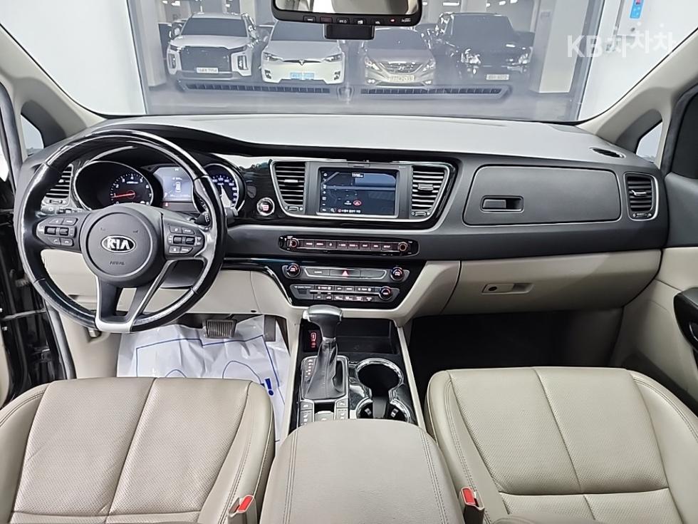 Kia Carnival — miniaturë 7