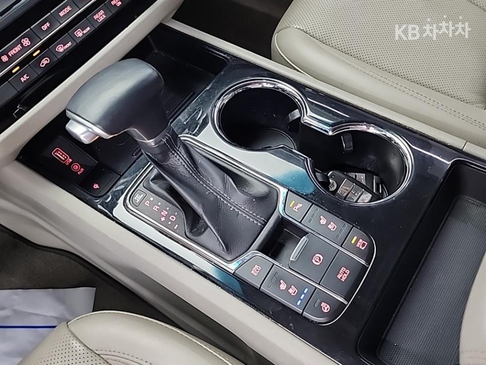 Kia Carnival — miniaturë 8