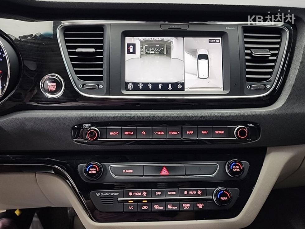Kia Carnival — miniaturë 10