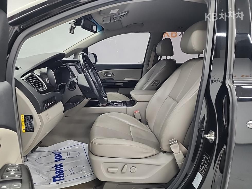 Kia Carnival — miniaturë 11