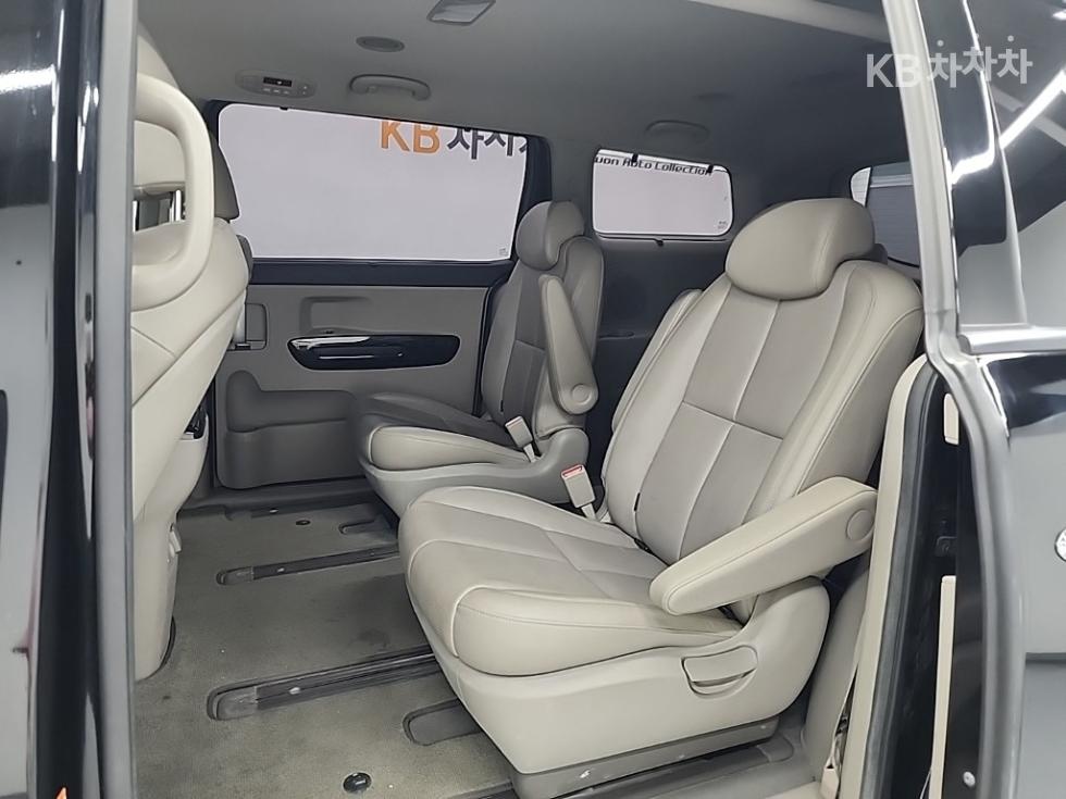 Kia Carnival — miniaturë 12