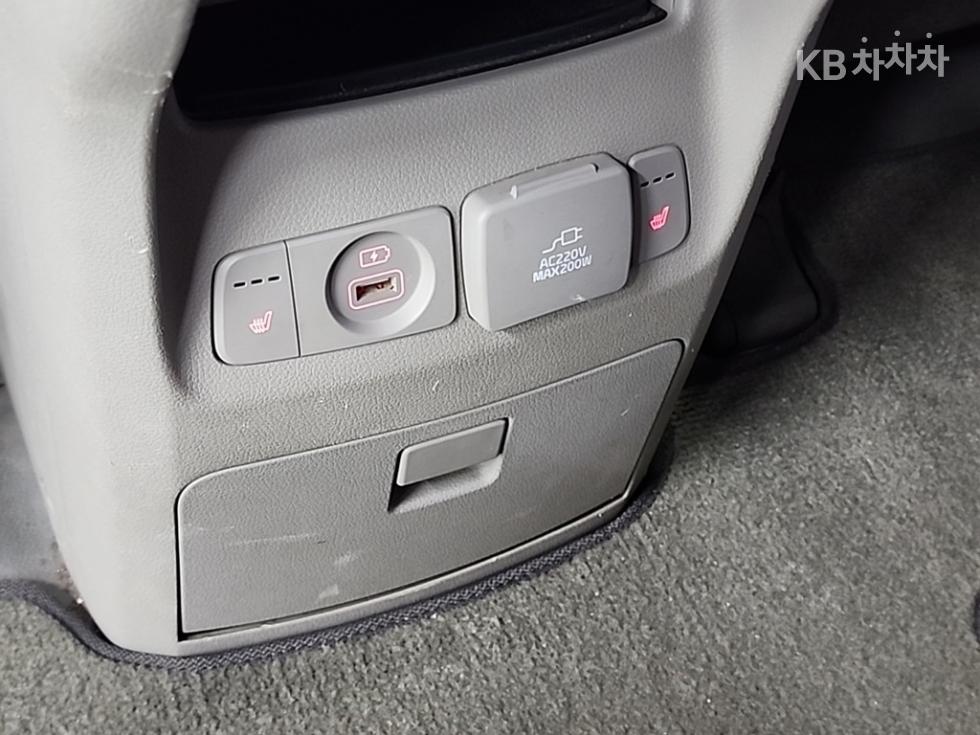 Kia Carnival — miniaturë 15