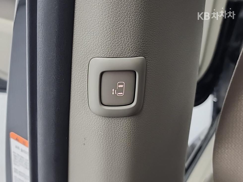 Kia Carnival — miniaturë 16