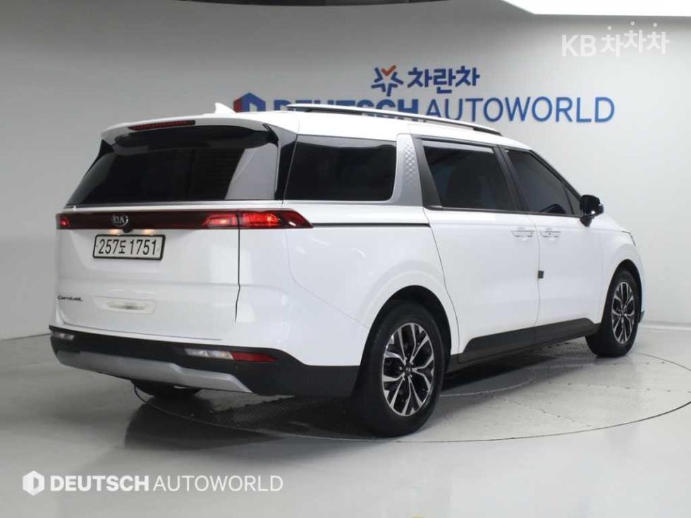 Kia Carnival — miniaturë 2