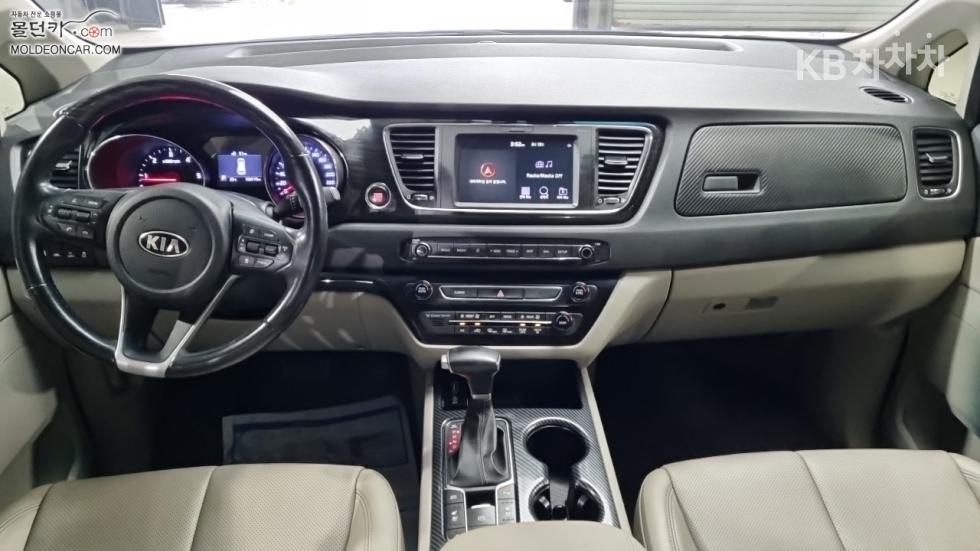 Kia Carnival — miniaturë 7