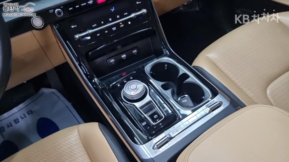 Kia Carnival — miniaturë 14