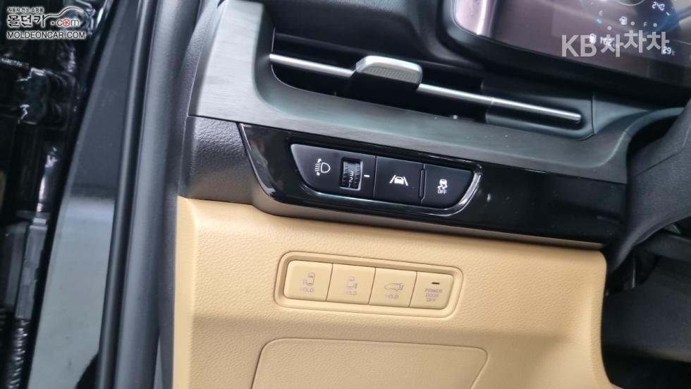 Kia Carnival — miniaturë 17