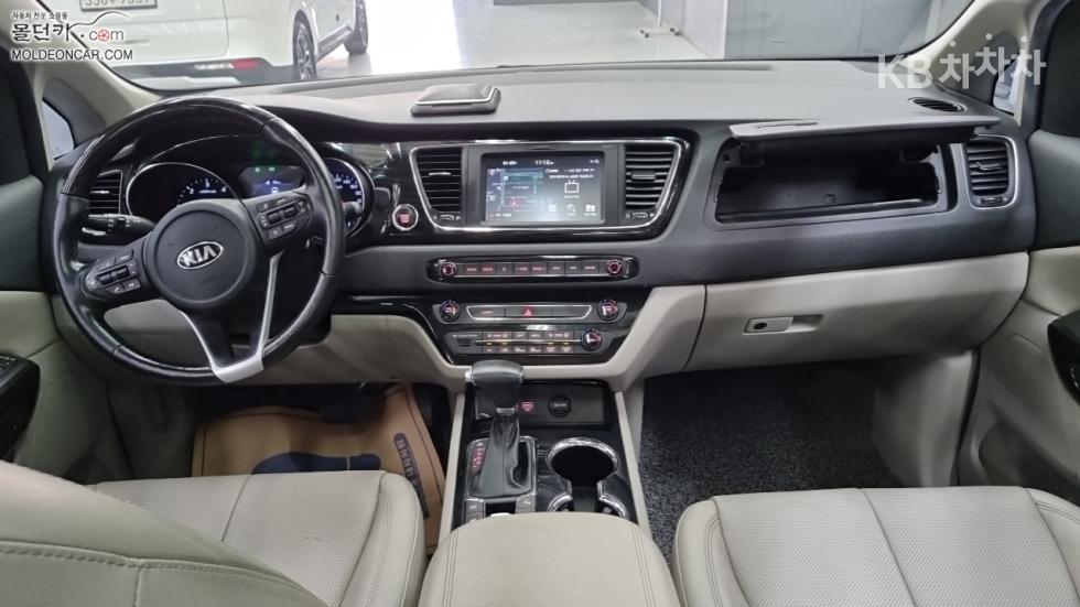 Kia Carnival — miniaturë 7
