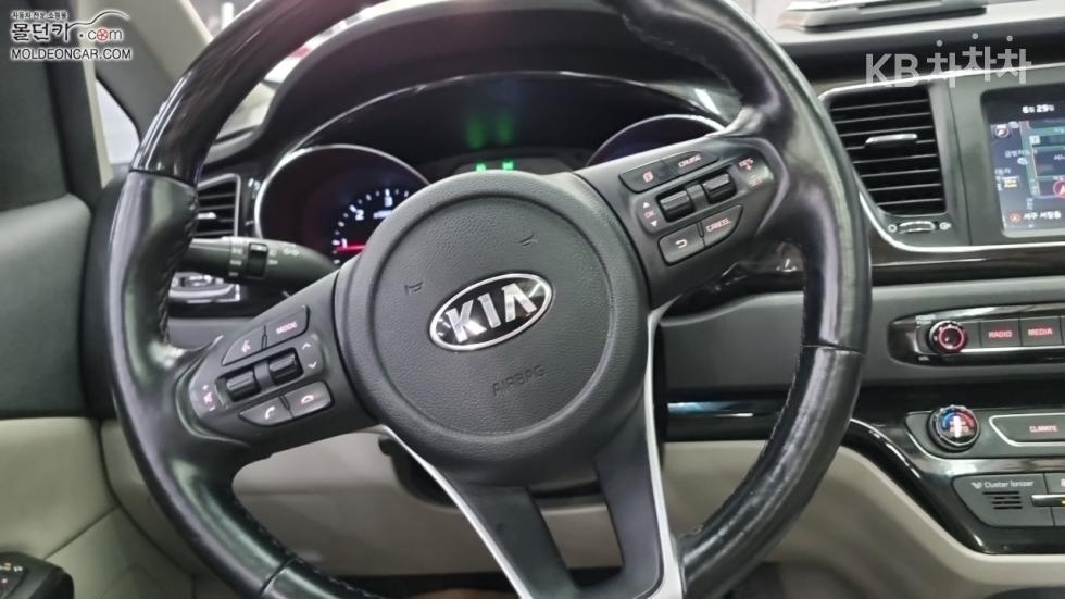 Kia Carnival — miniaturë 11