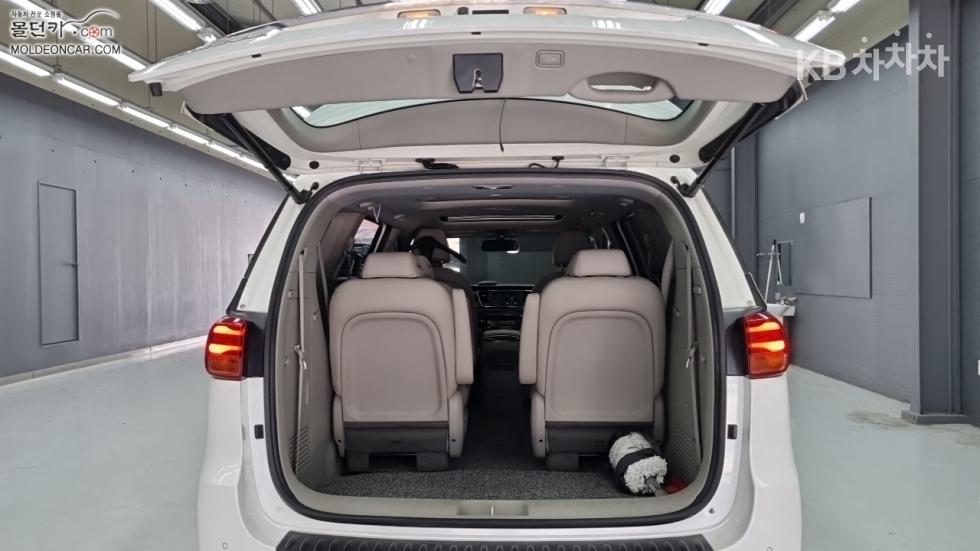 Kia Carnival — miniaturë 18