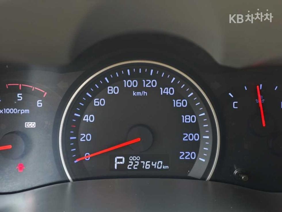 Kia Carnival — miniaturë 6