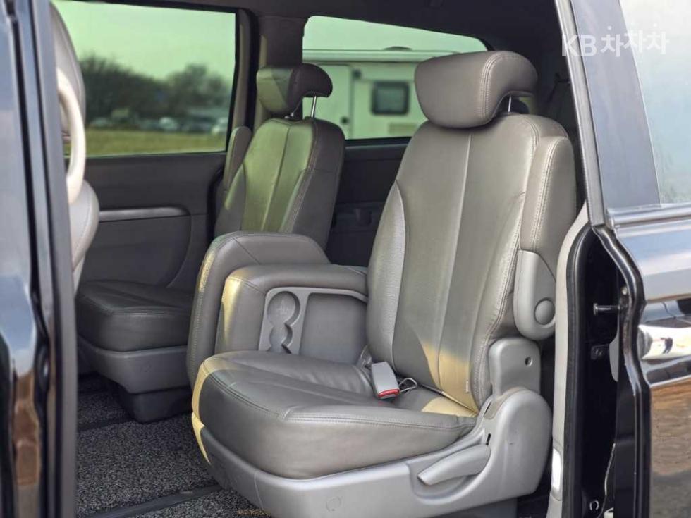 Kia Carnival — miniaturë 17