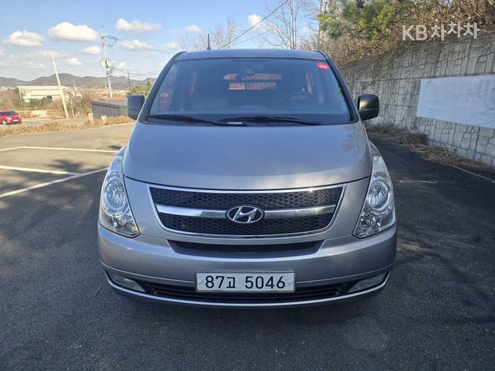 Hyundai Starex 5-Seater VAN CVX Luxury — foto 1